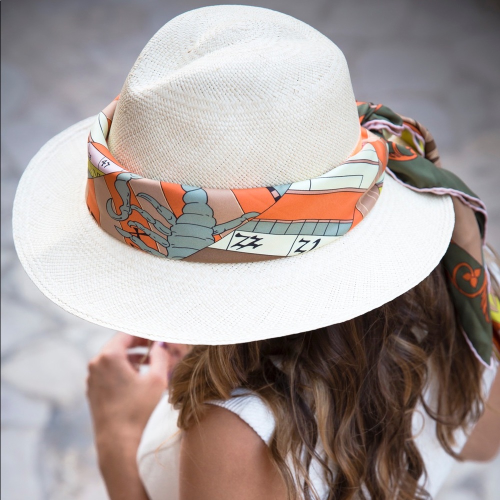 ISO hat and scarf!